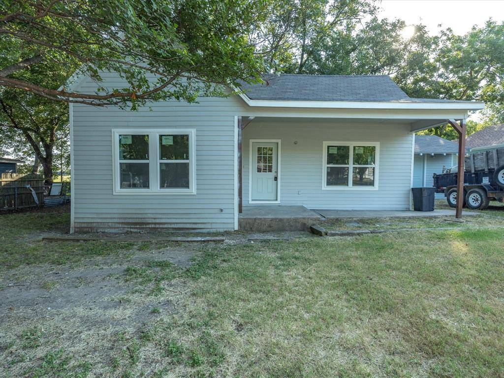 1106 N McKinney Street, Ennis, TX 75119