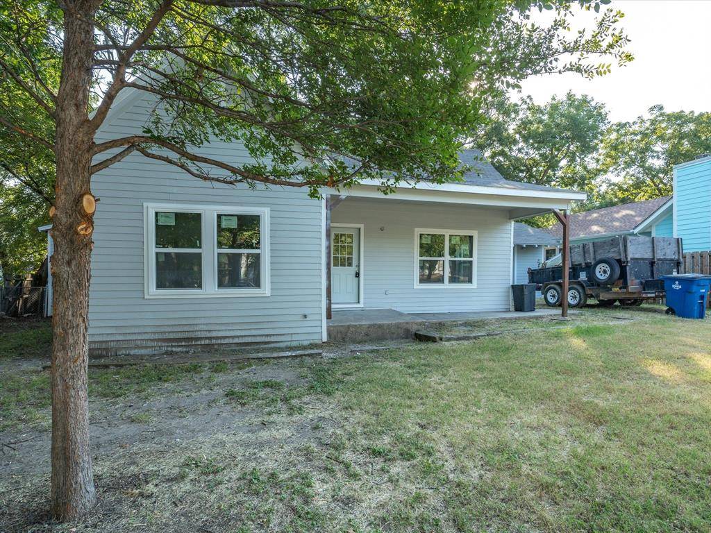 1106 N McKinney Street, Ennis, TX 75119