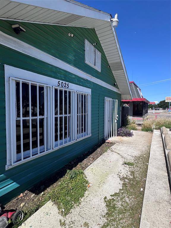 5025 E Lancaster Avenue, Fort Worth, TX 76103