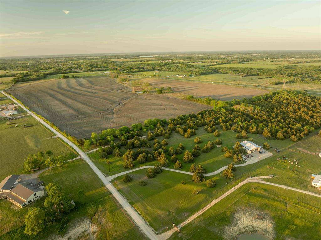 934 Everheart Road N, Bells, TX 75414