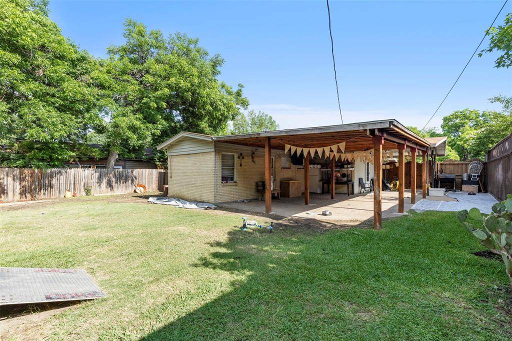 2211 Cloverdale Street, Arlington, TX 76010