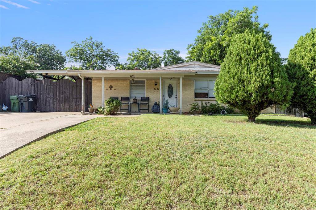 2211 Cloverdale Street, Arlington, TX 76010