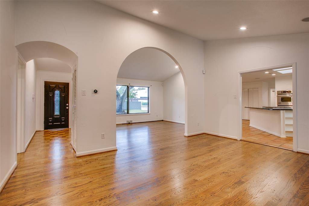 5815 Walnut Hill Lane, Dallas, TX 75230