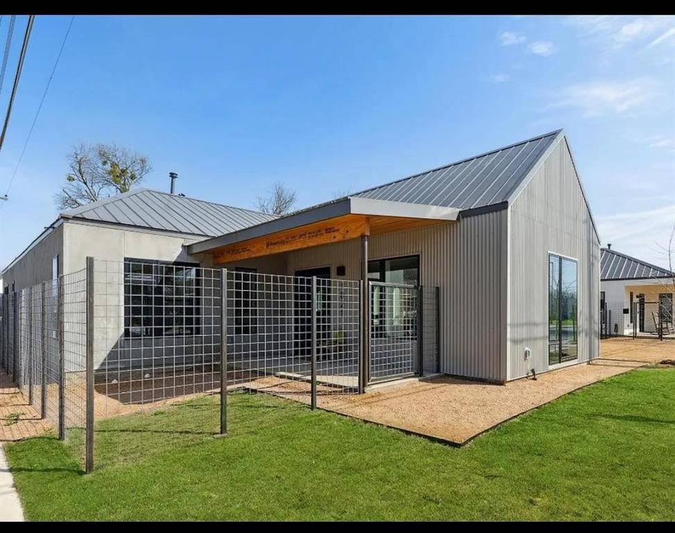 1021 Nomas Street, Dallas, TX 75212