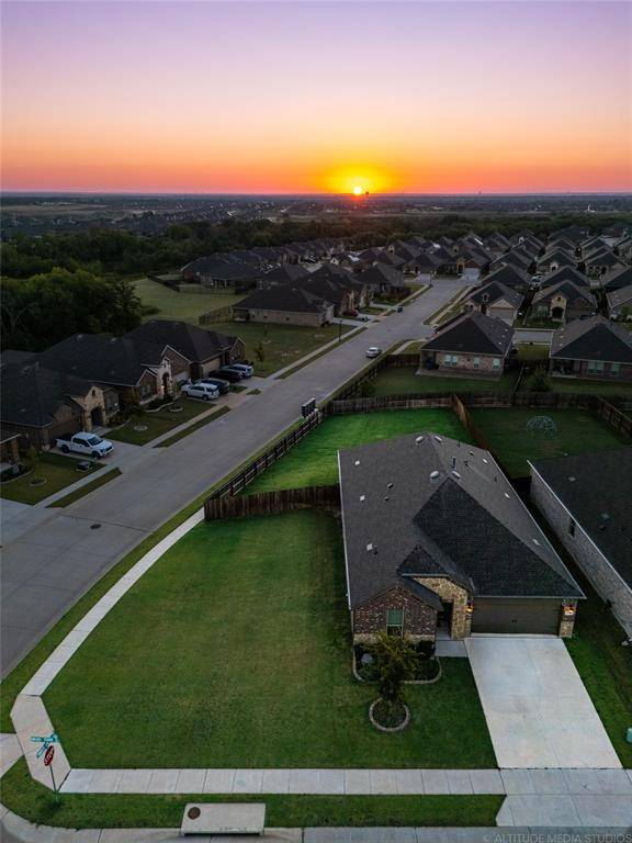 3332 Brady Starr Drive, Aubrey, TX 76227