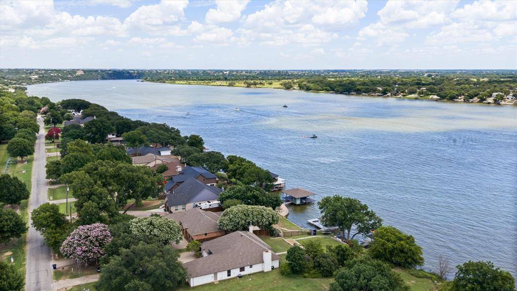 105 Casas Del Sur Street, Granbury, TX 76049