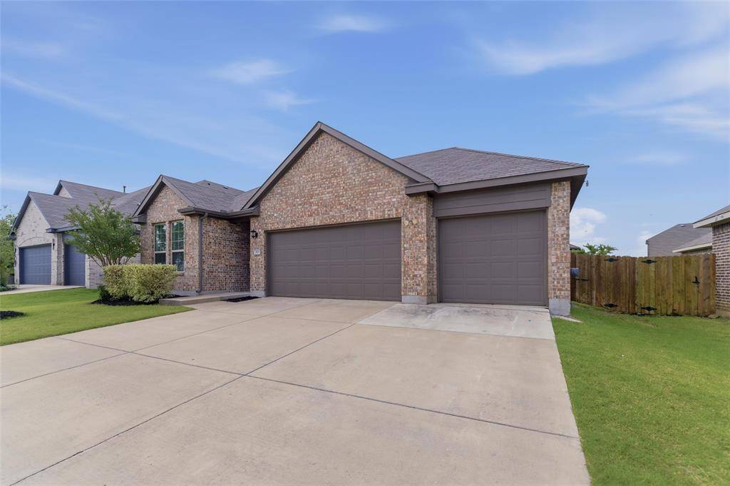 305 Evans Drive, Van Alstyne, TX 75495