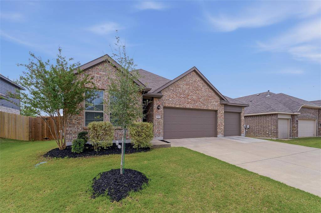 305 Evans Drive, Van Alstyne, TX 75495
