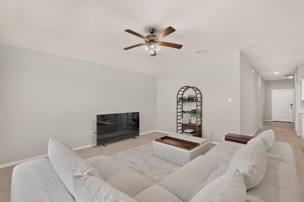 332 Pecos Drive, Azle, TX 76020