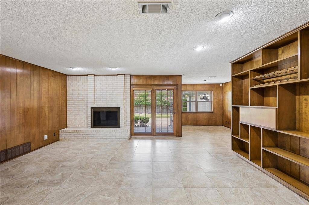 66 Lincolnshire Circle, Bedford, TX 76021
