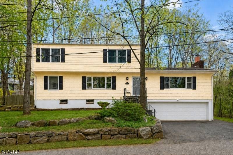 33 Brooksyde Ave, Ringwood Boro, NJ 07456