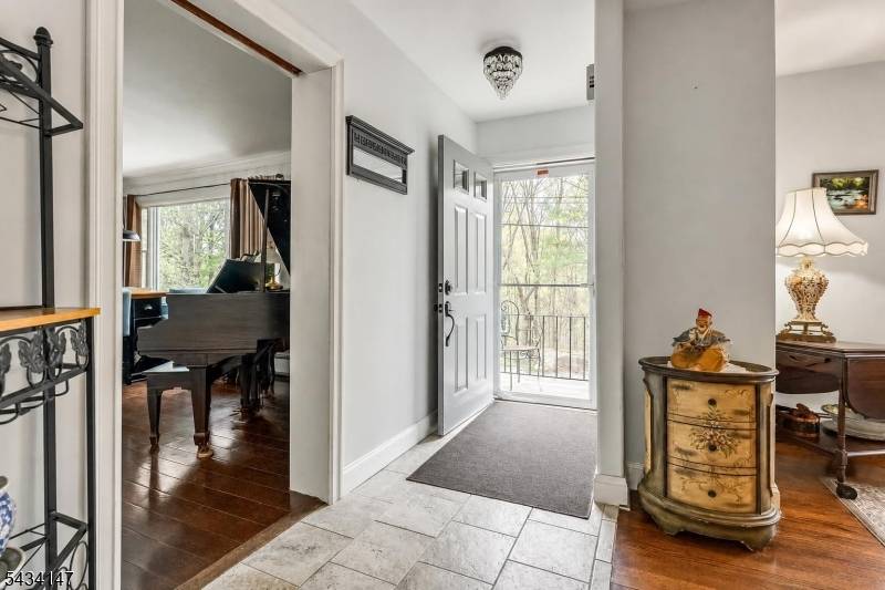 33 Brooksyde Ave, Ringwood Boro, NJ 07456