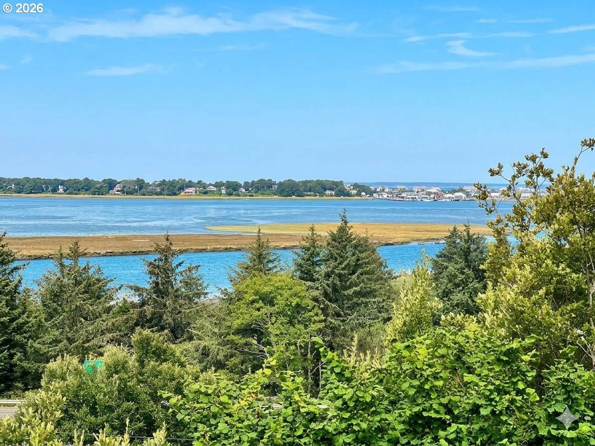 153 S WELLS DR, Lincoln City, OR 97367
