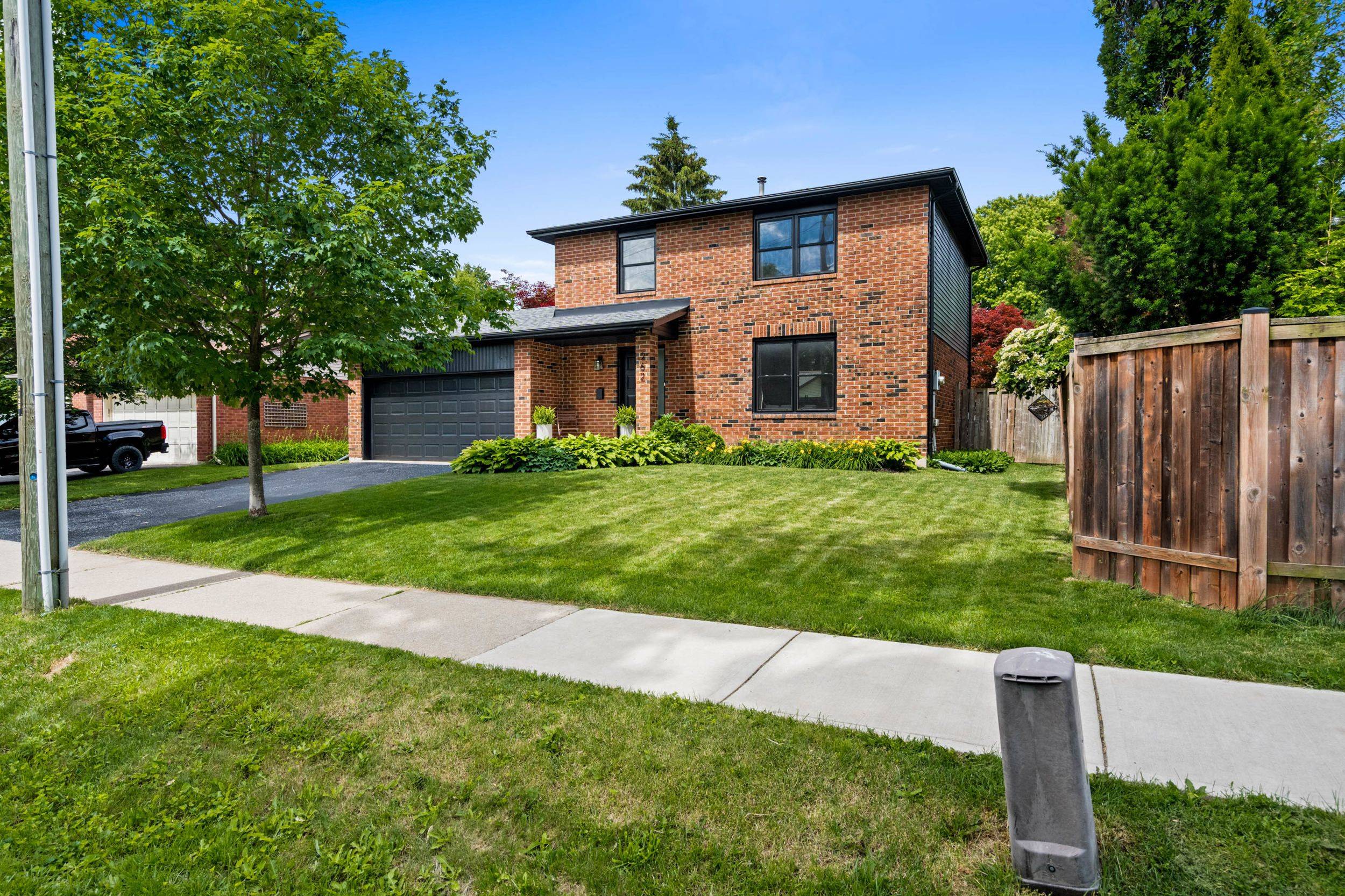 262 Chalmers ST, Oakville, ON L6L 6A7