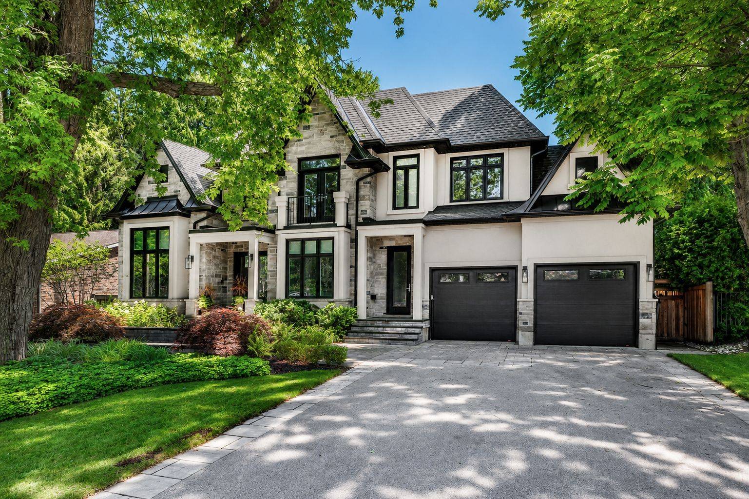 71 Lloyminn AVE, Hamilton, ON L9G 1H4