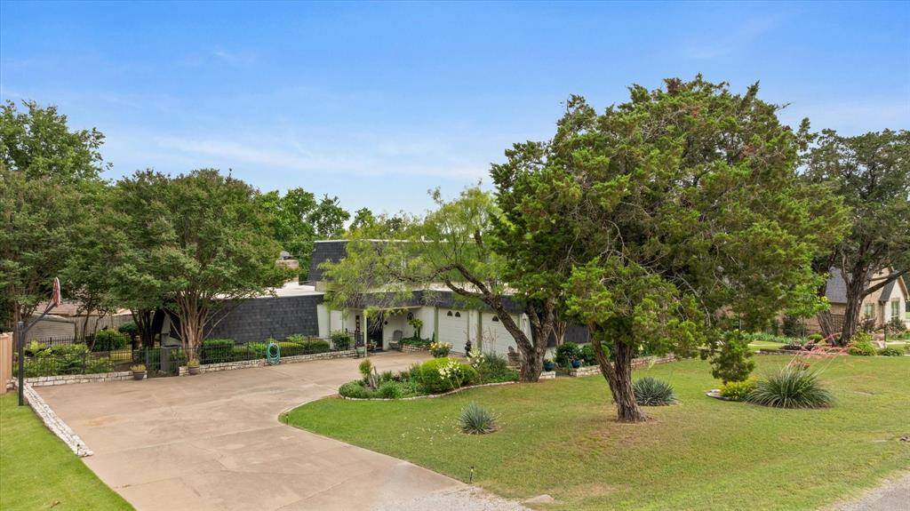 5007 Comanche Drive, Granbury, TX 76049