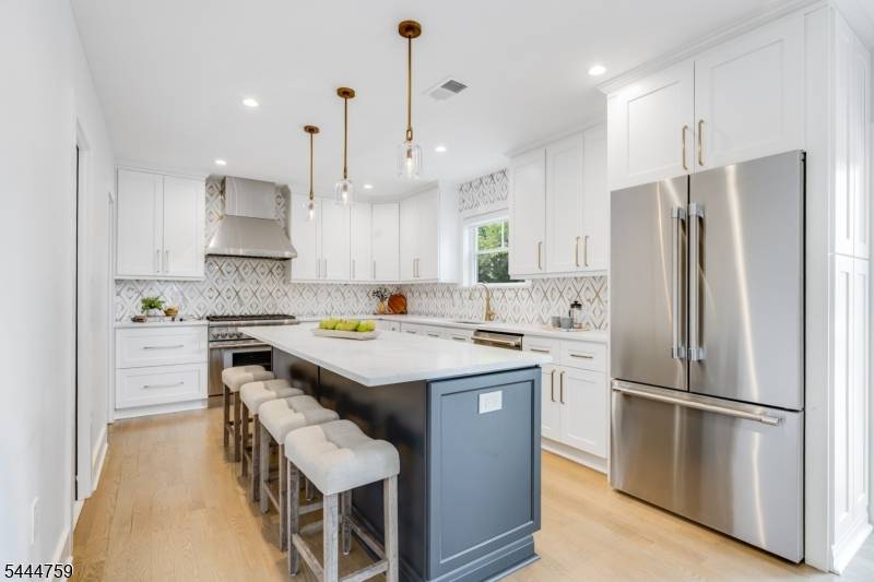 18 University Ave, Chatham Boro, NJ 07928