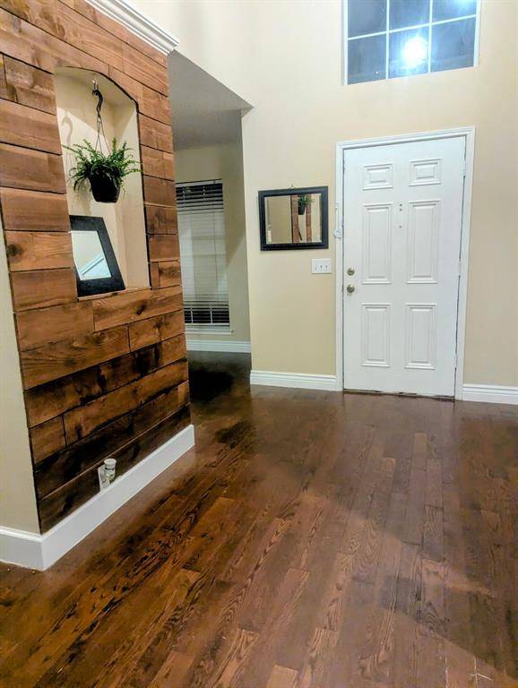 101 Silktree Court, Lake Dallas, TX 75065