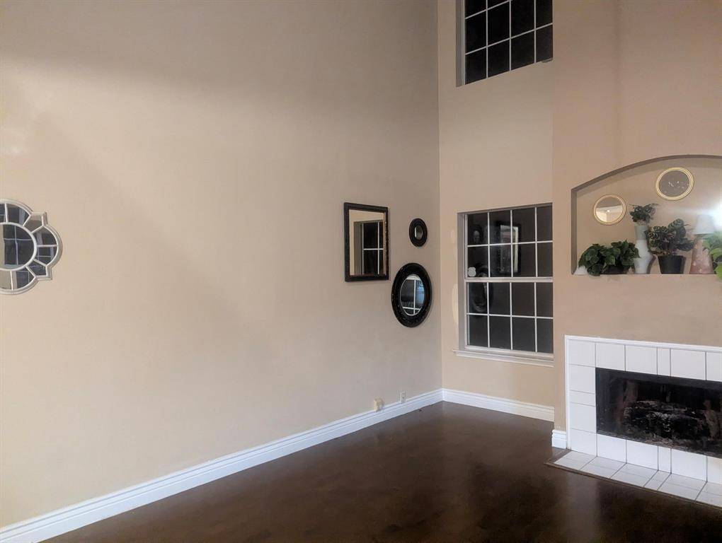 101 Silktree Court, Lake Dallas, TX 75065