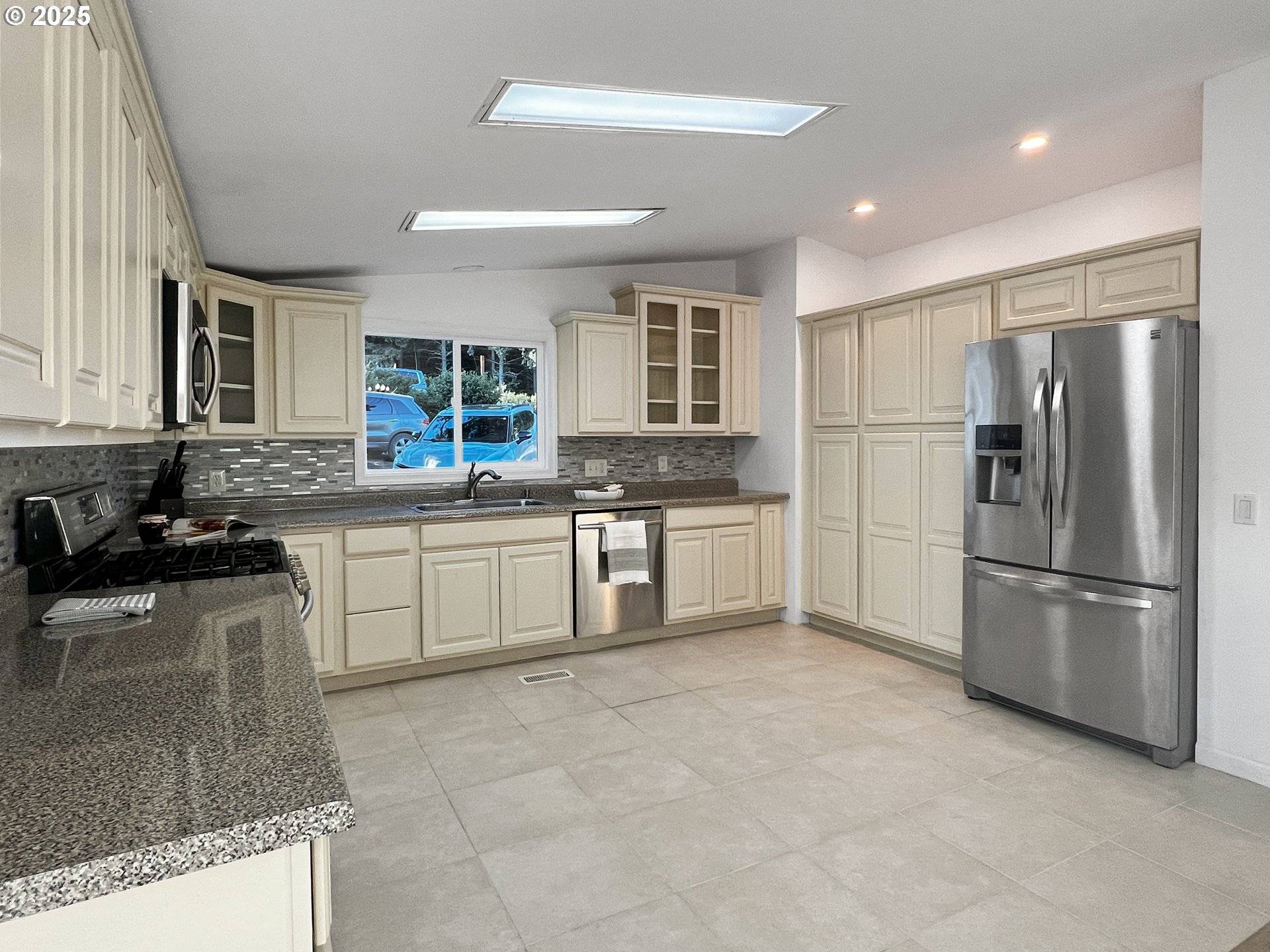 97040 Henderson, Brookings, OR 97415