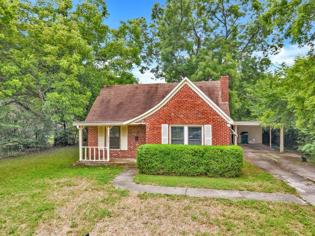 1404 E Tennie Street, Gainesville, TX 76240