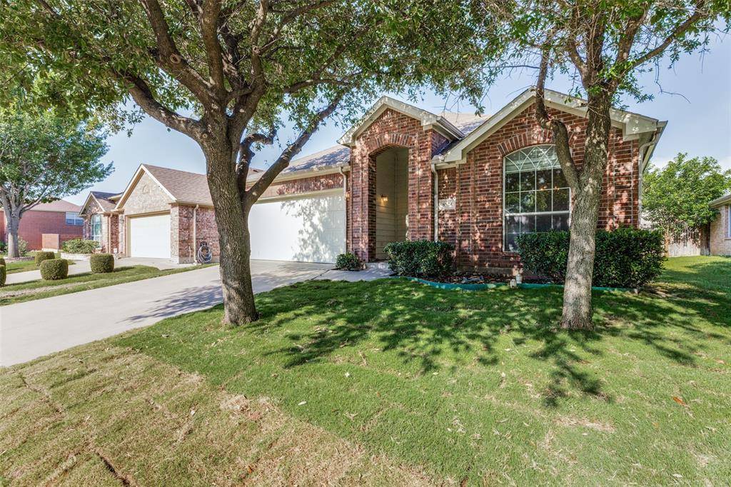 8524 Silverbell Lane, Fort Worth, TX 76140