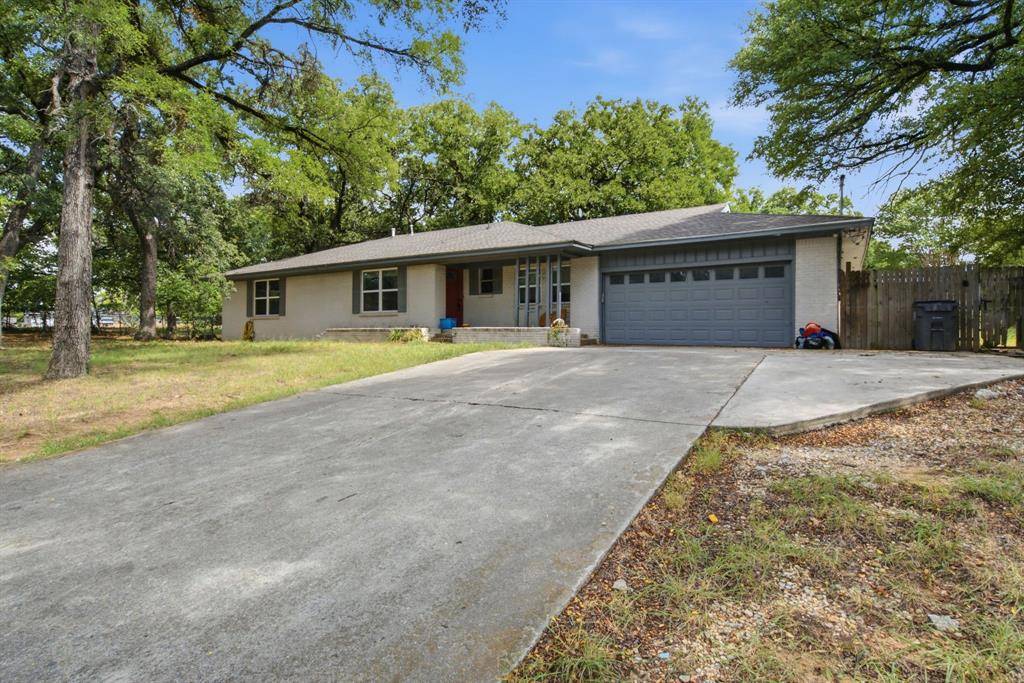 128 Redbird Lane N, Azle, TX 76020