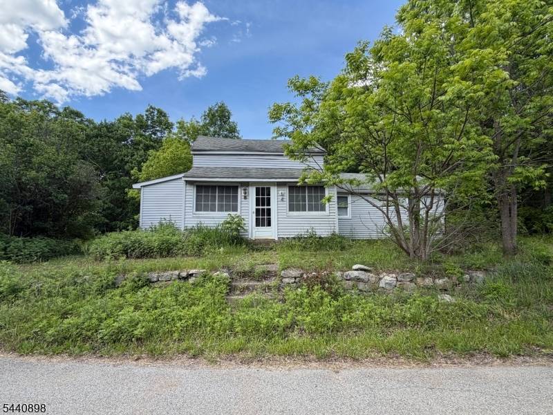 25 Kemah Mecca Lake Rd, Hampton Twp., NJ 07860