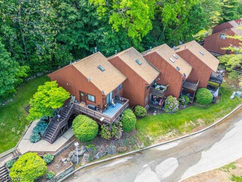 14 Stonehill Dr #6, Vernon Twp., NJ 07462