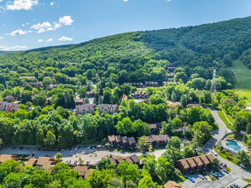 14 Stonehill Dr #6, Vernon Twp., NJ 07462