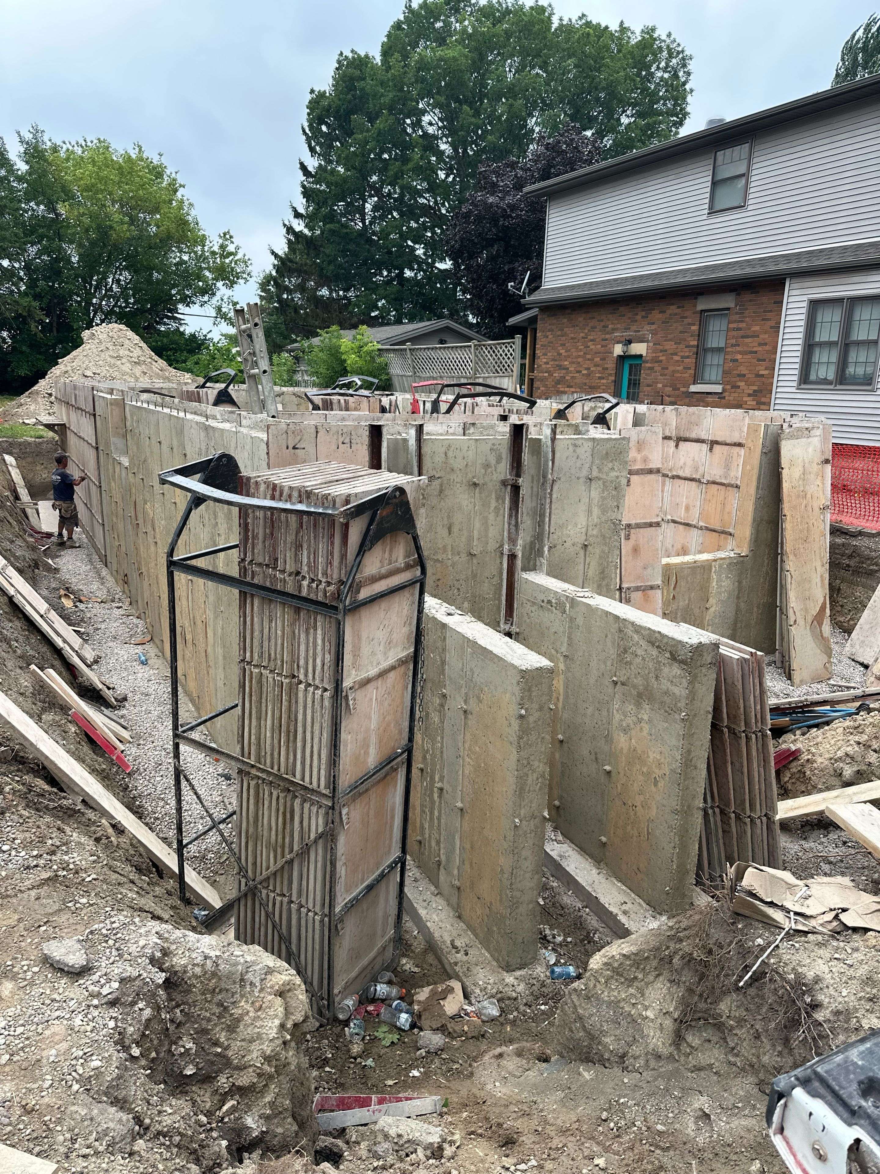 77 Sterling ST, London East, ON N5Y 1Y6