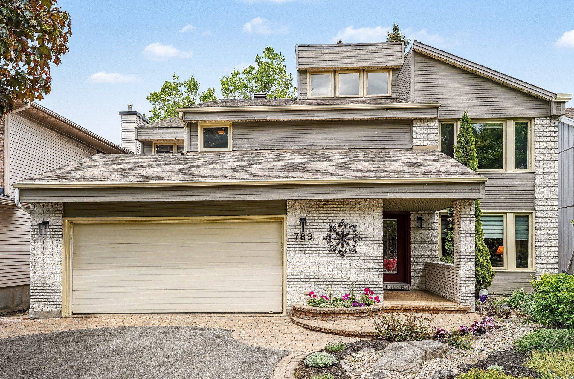 789 Mooneys Bay PL, Billings Bridge - Riverside Park And Area, ON K1V 9X1