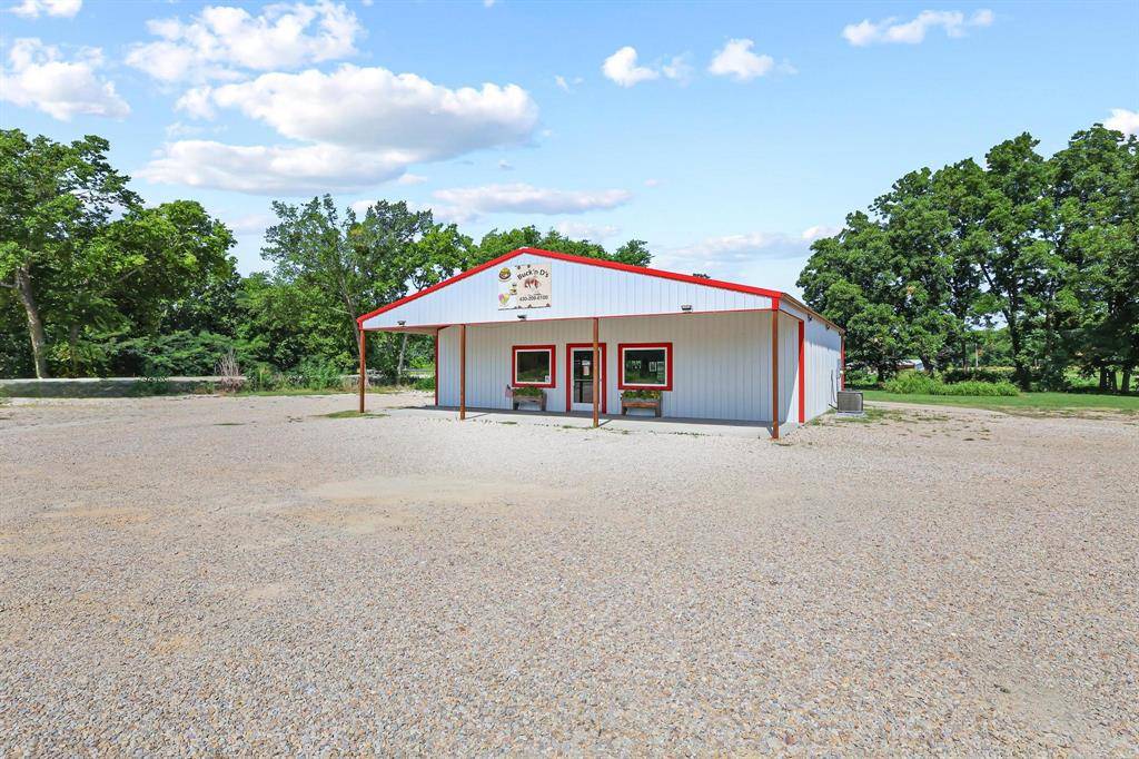 453 Depot St, Deport, TX 75435