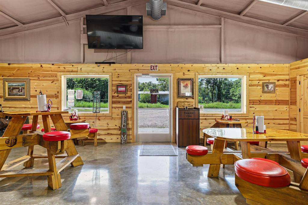 453 Depot St, Deport, TX 75435