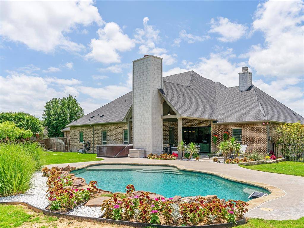 111 Old Base Road, Aurora, TX 76078