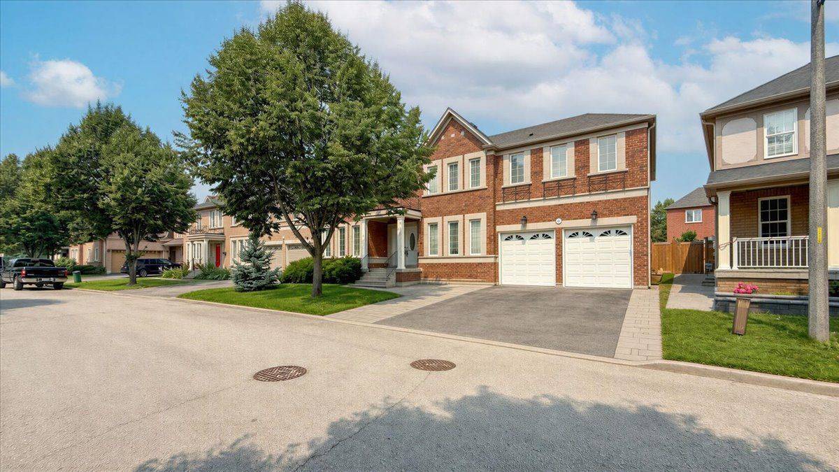 8 Westacott AVE, Ajax, ON L1T 4H6