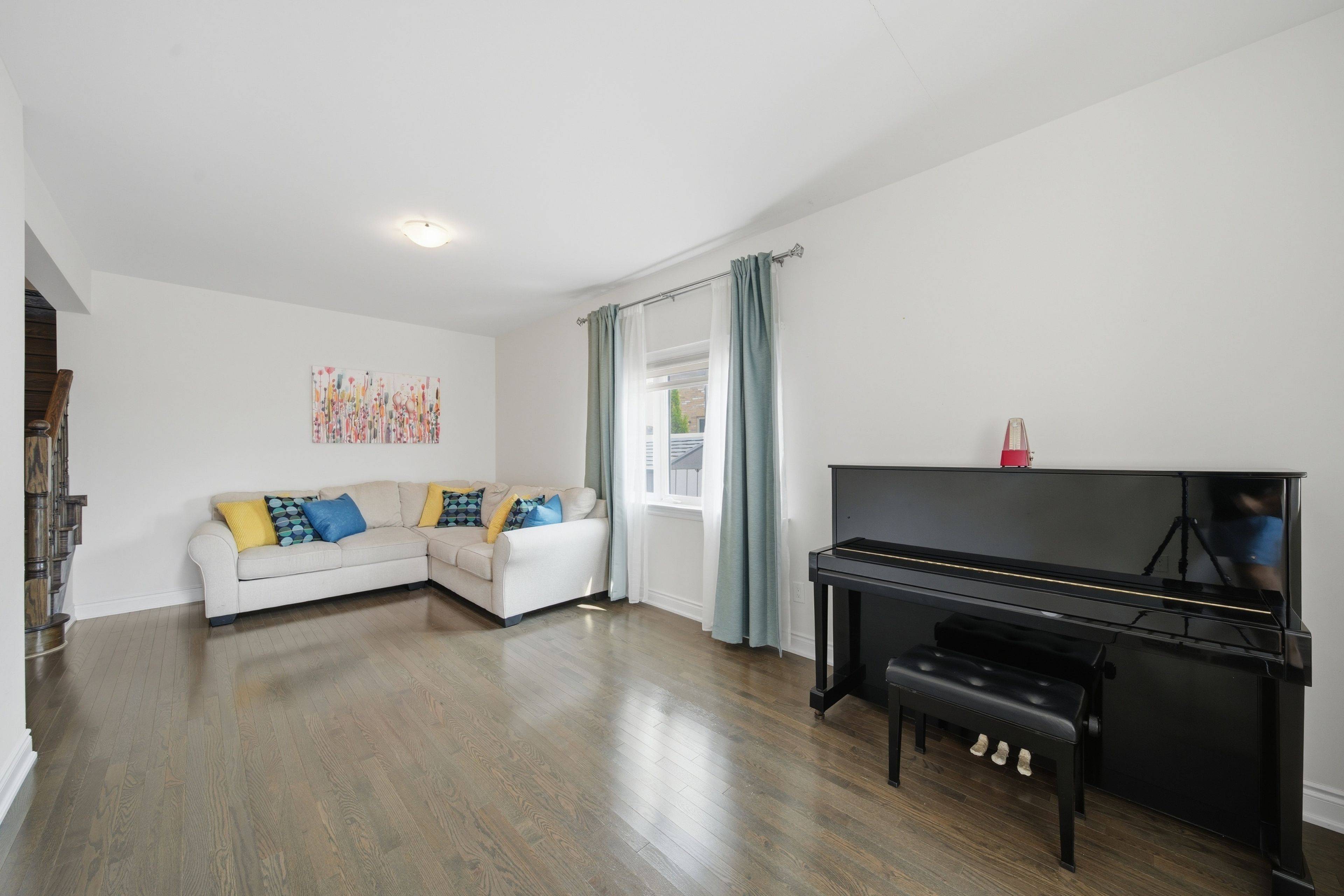 120 MILBY CRES, Bradford West Gwillimbury, ON L3Z 0X8