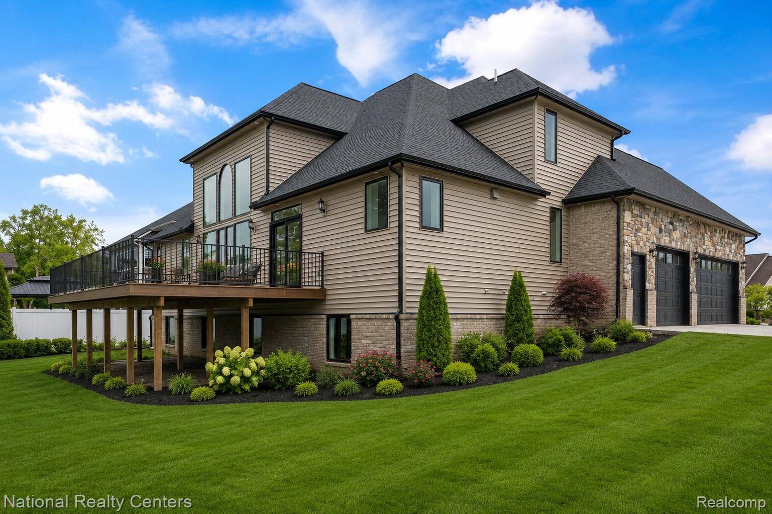 5245 BUELL DR, Commerce Charter Township, MI 48382