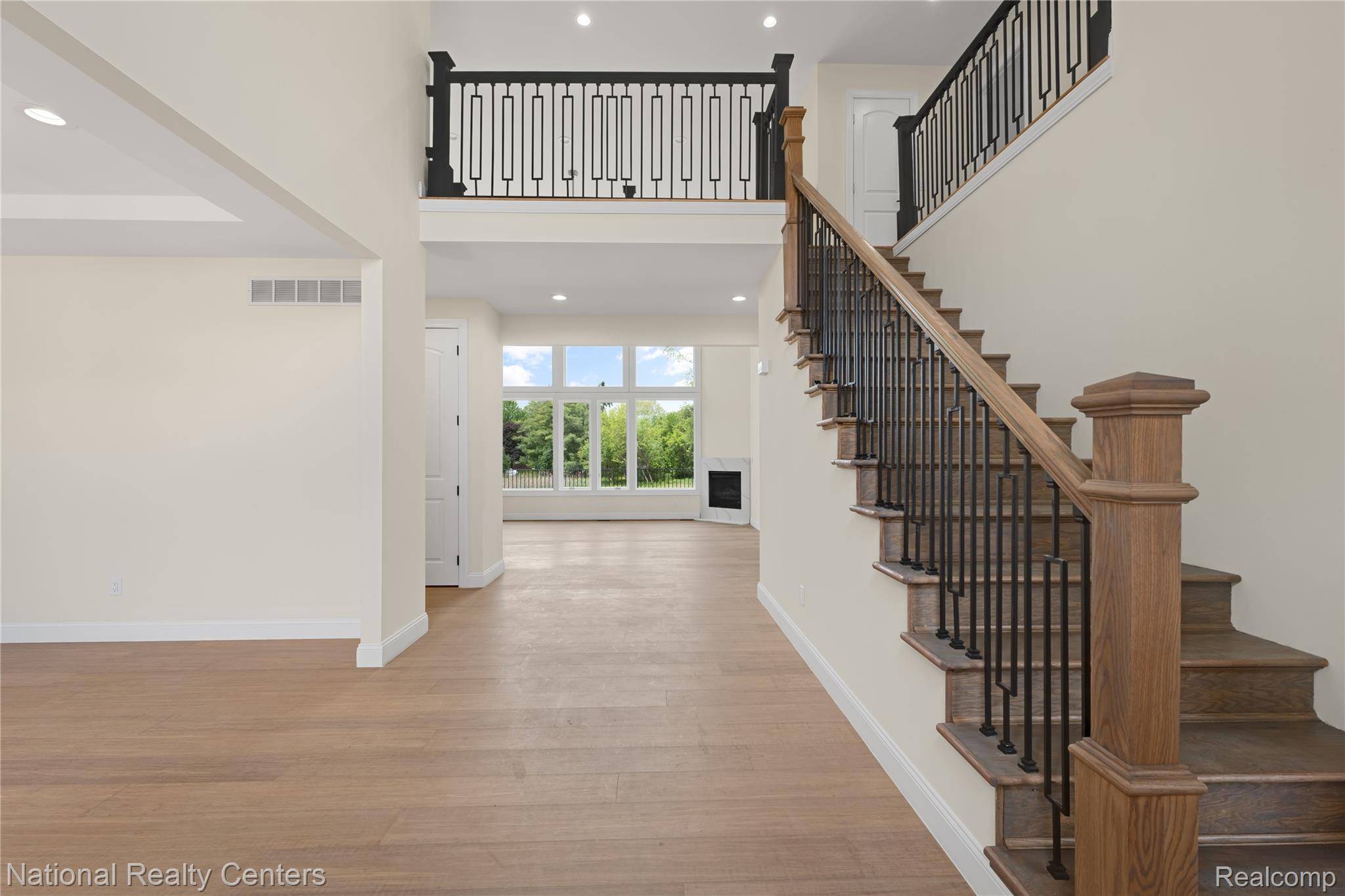 5245 BUELL DR, Commerce Charter Township, MI 48382
