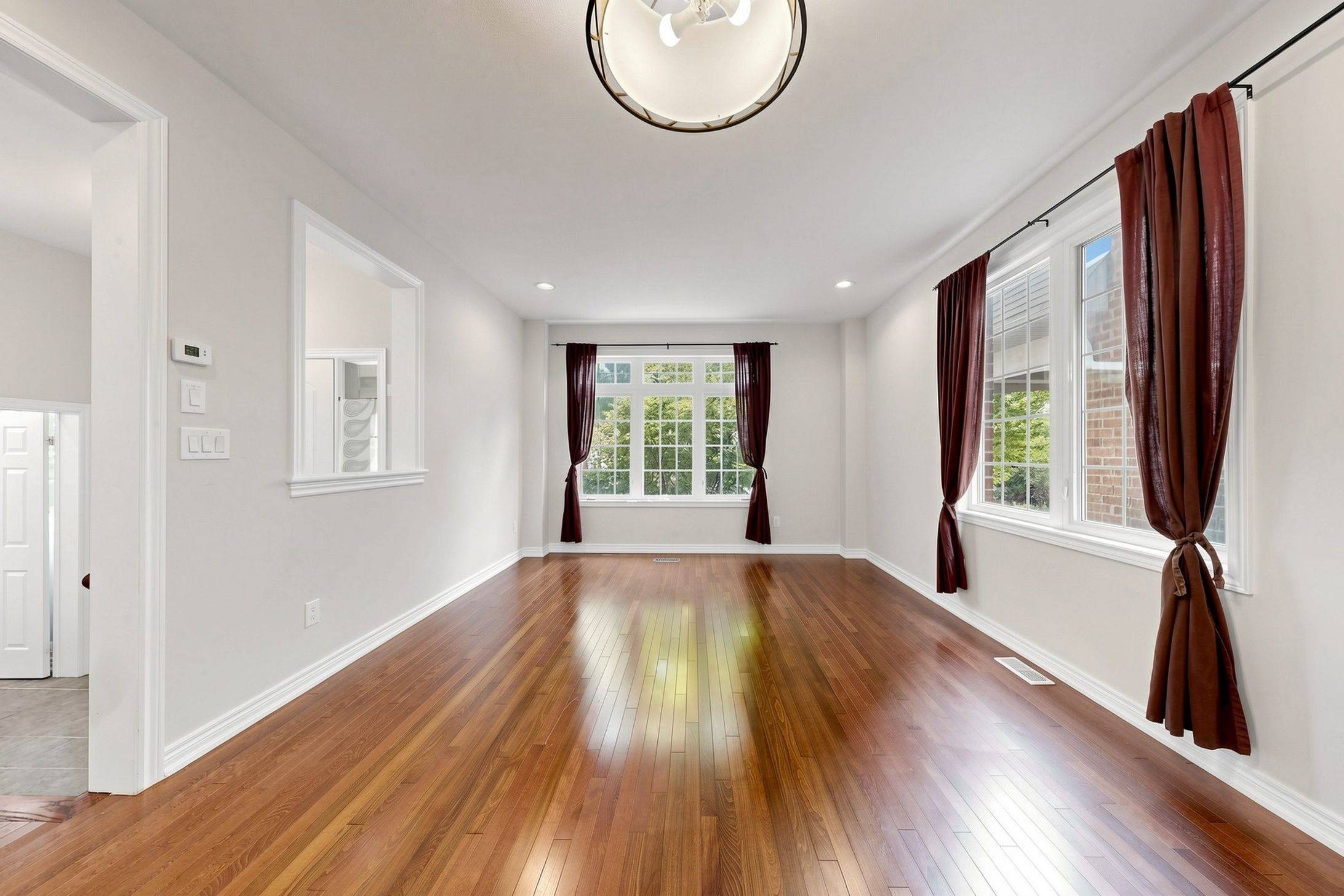 52 Dungannon DR, Markham, ON L6C 0K1
