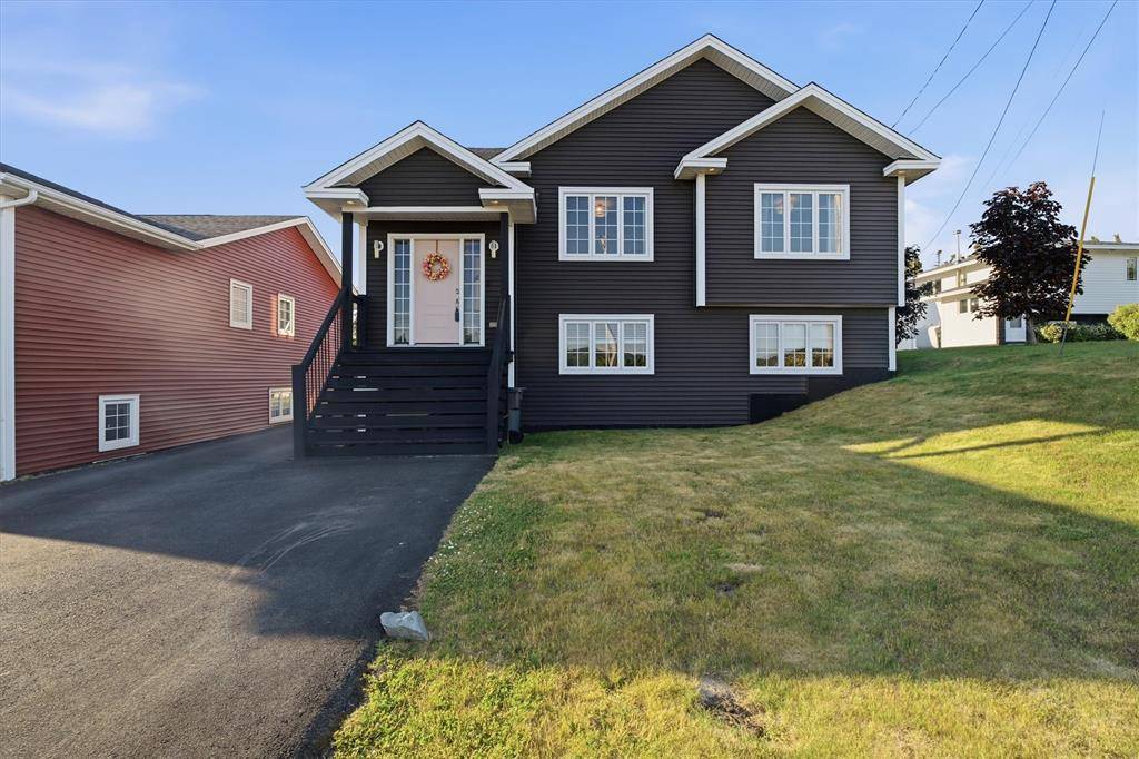 17 Lawlors Road, Paradise, NL A1L 3P1