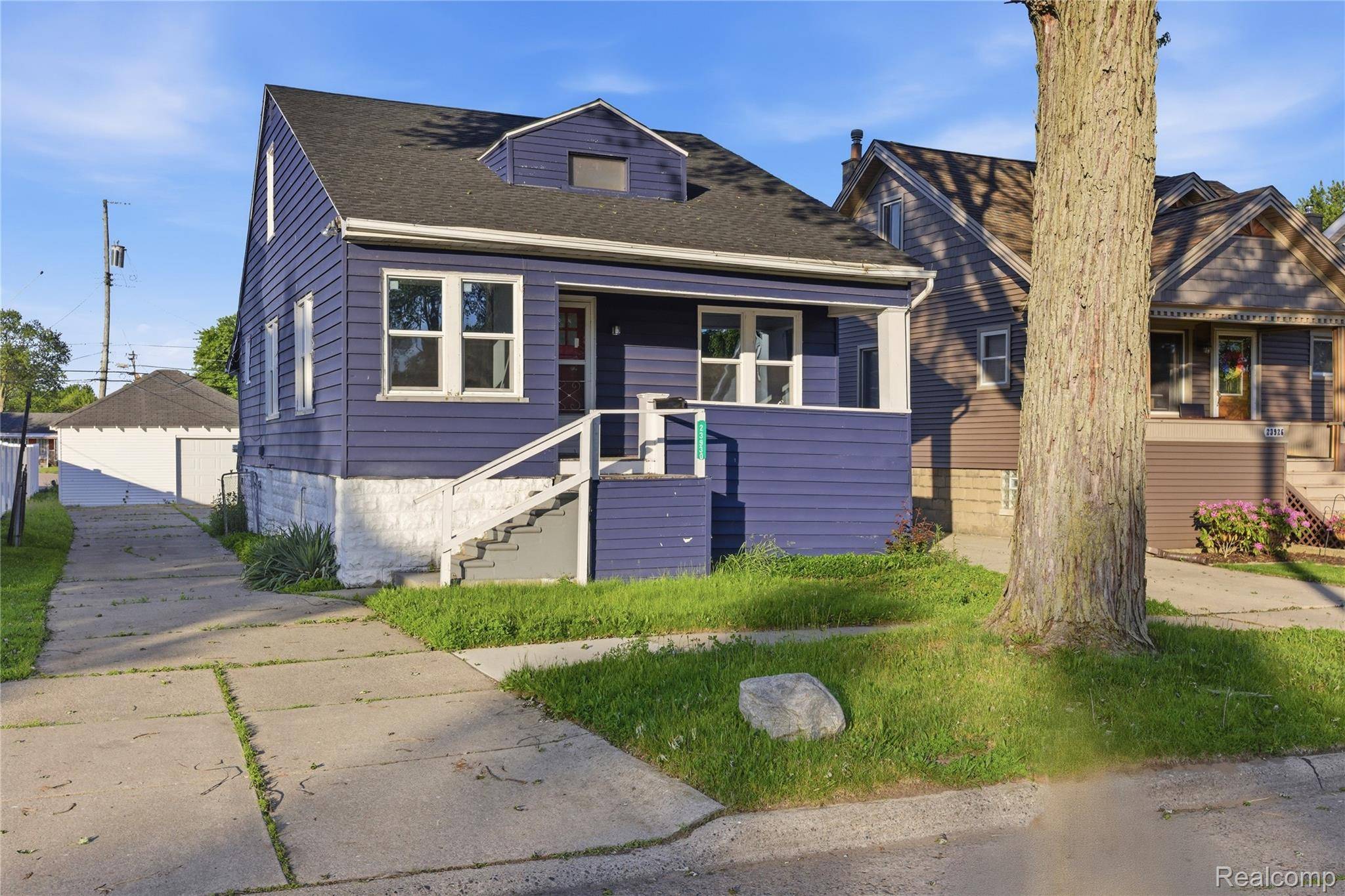 23930 Elmira ST, St. Clair Shores, MI 48082