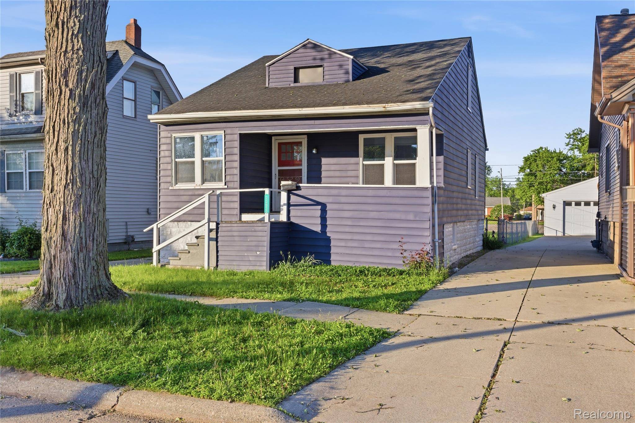 23930 Elmira ST, St. Clair Shores, MI 48082
