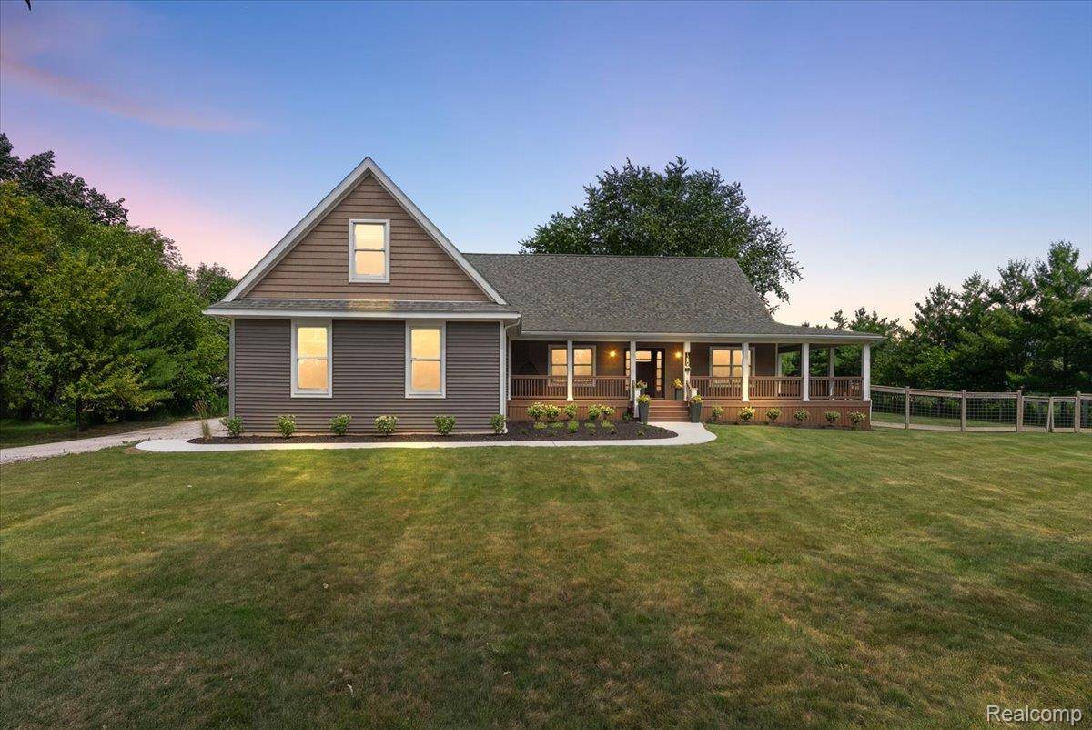 13205 Hogan RD, Fenton Charter Township, MI 48451