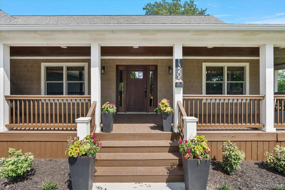 13205 Hogan RD, Fenton Charter Township, MI 48451