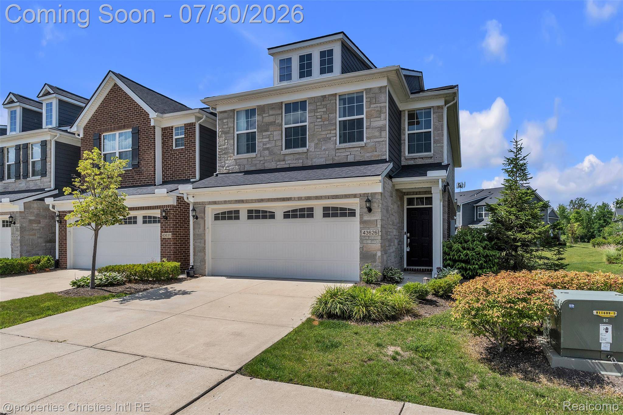43626 Chancellor LN, Novi, MI 48375