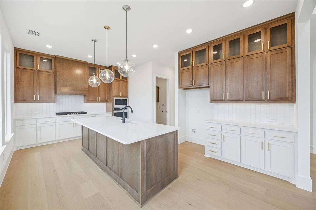 500 Shadowfax Drive, Aledo, TX 76008
