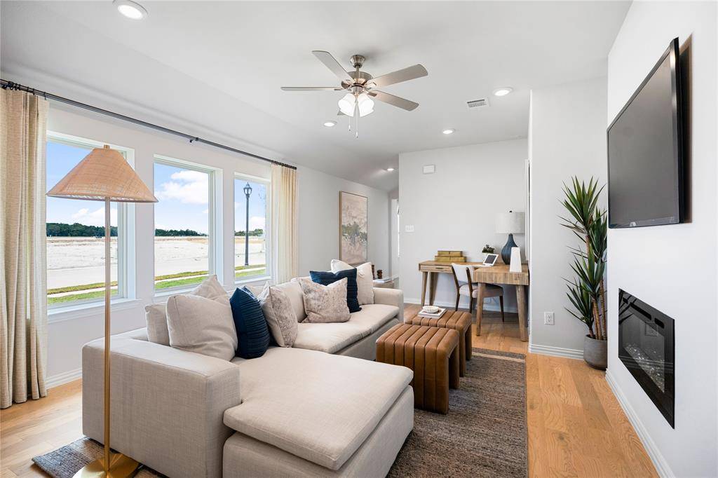 8716 Saratoga Street, Aubrey, TX 76227