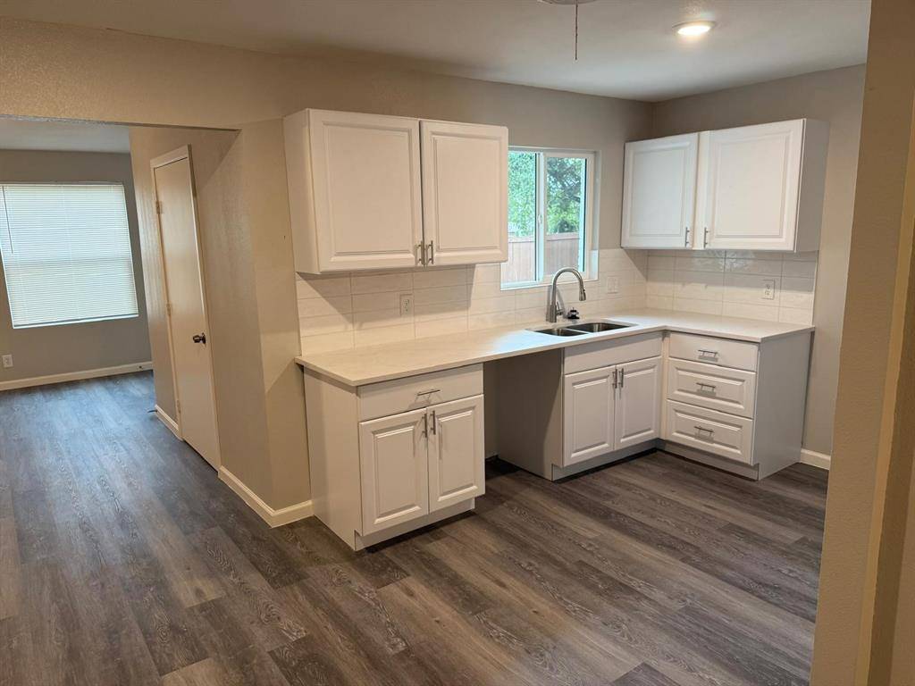 925 Bluewood Drive, Dallas, TX 75232
