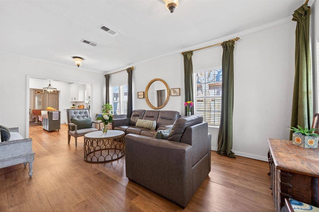 607 Bethpage Avenue, Dallas, TX 75217